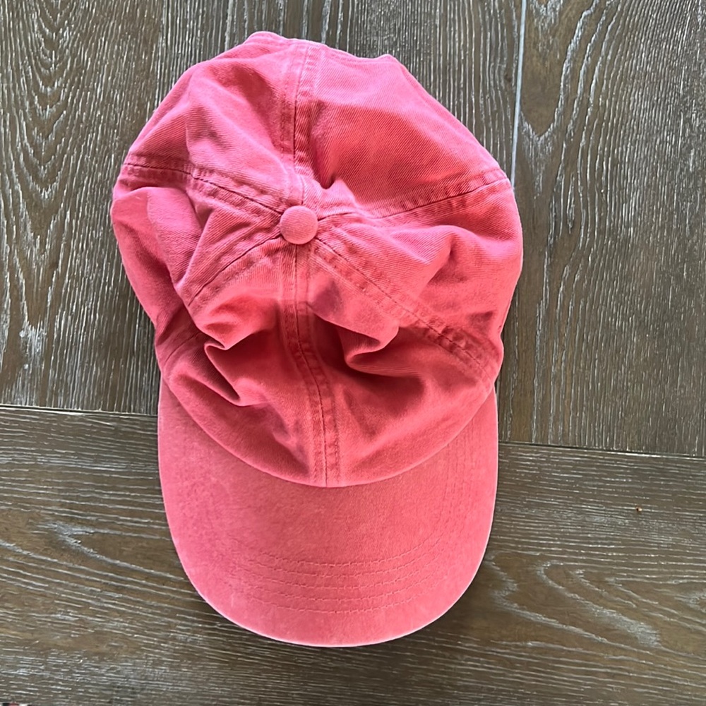 GAP faded red hat